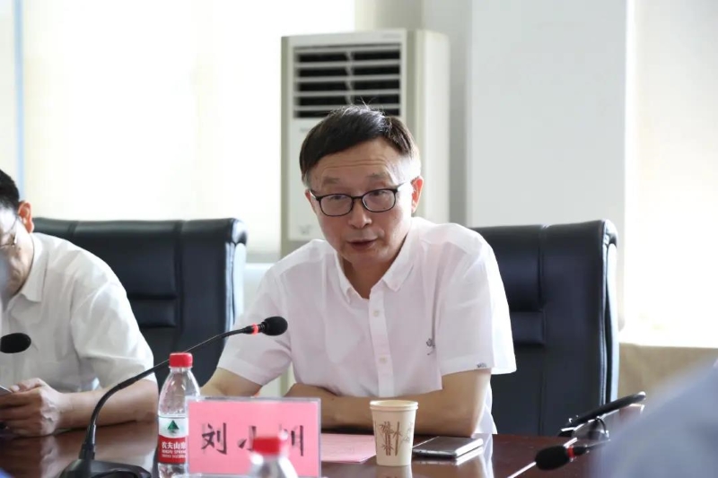 会议由安徽大学安徽生态与经济发展研究中心主任李光龙教授主持.